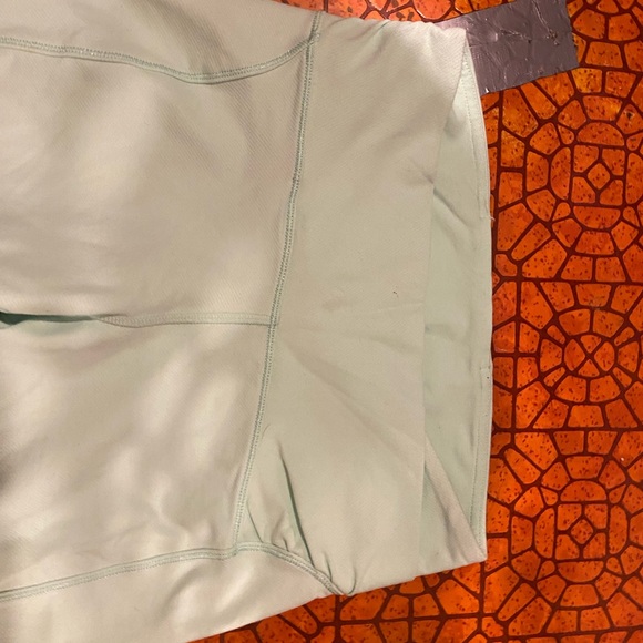 size 2 lulu mint color lulu leggings in great condition - Picture 3 of 3